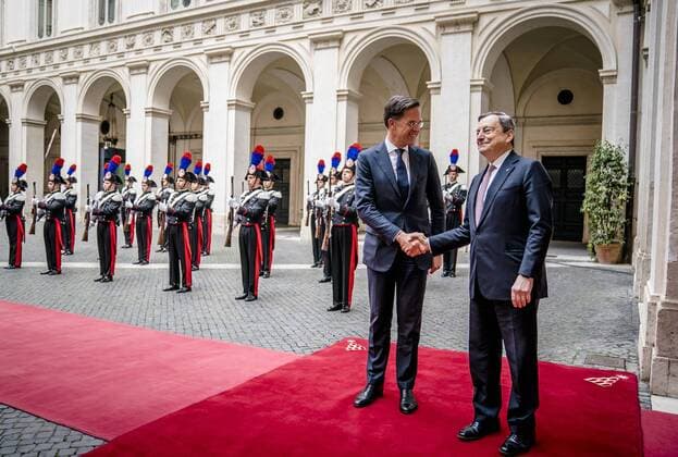 News Themen der Woche KW14 News Bilder des Tages 2022-04-07 12:33:48 ROME - Prime Minister Mark Rutte during a meeting with Italian Prime Minister Mario Draghi at the Chigi Palace. The two heads of government will discuss the latest developments in war-torn Ukraine, among other things. ANP BART SIZE netherlands out - belgium out *** 2022 04 07 12 33 48 ROME Prime Minister Mark Rutte during a meeting with Italian Prime Minister Mario Draghi at the Chigi Palace The two heads of government will discuss the latest developments in war-torn Ukraine, among other things ANP BART SIZE netherlands out belgium out  Copyright: xx x446726005x originalFilename: 446726005.jpg