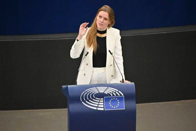 Terry Reintke bei einer Plenartagung mit Laufende Anhörungen gemäß Artikel 7 Absatz 1 EUV zu Polen und Ungarn im Plenarsaal des Europäischen Parlaments. Straßburg, 06.04.2022 *** Terry Reintke at a plenary session with Ongoing hearings under Article 7(1) TEU on Poland and Hungary in the plenary hall of the European Parliament Strasbourg, 06 04 2022 Foto:xD.xAnoraganingrumx xFuturexImage