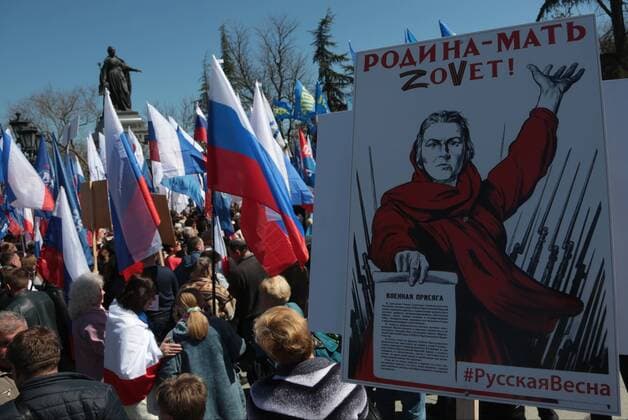 Bilder des Jahres 2022, News 04 April News Themen der Woche KW14 News Bilder des Tages Russia Military Support Rallies 8160176 07.04.2022 People take part in a rally to support the military operation in Ukraine and marking the 8th anniversary of a proclamation of the Donetsk People s Republic (DPR) and the Luhansk People s Republic (LPR) in central Simferopol, Crimea, Russia. Maks Vetrov Sputnik Simferopol Republic of Crimea Russia  Copyright: xMaksxVetrovx