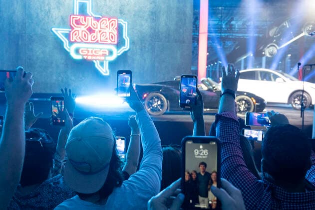 April 7, 2022, Austin, TX, United States: Guests film Tesla CEO ELON MUSK as he arrives to speak to the invited 15,000 guests at the new Tesla Gigafactory Texas near Austin during its private grand opening event on April 7, 2022. The plant is the largest manufacturing facility in the U.S. and will gear up to turn out over 1,000 electric cars per day. Austin United States - ZUMAd150 20220407_znp_d150_053 Copyright: xBobxDaemmrichx