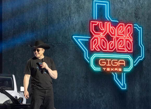 April 7, 2022, Austin, TX, United States: Tesla CEO ELON MUSK addresses the invited 15,000 guests at the new Tesla Gigafactory Texas near Austin during its private grand opening event on April 7, 2022. The plant is the largest manufacturing facility in the U.S. and will gear up to turn out over 1,000 electric cars per day. Austin United States - ZUMAd150 20220407_znp_d150_058 Copyright: xBobxDaemmrichx