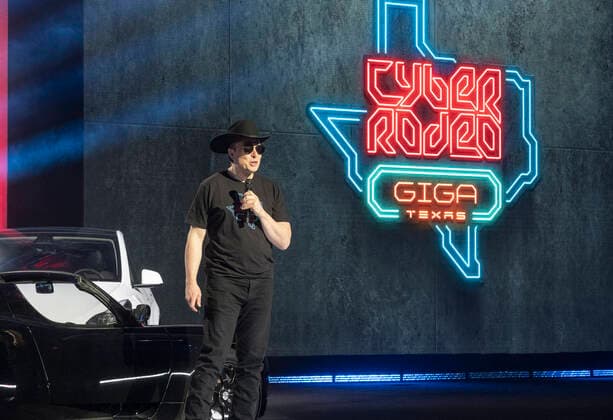 April 7, 2022, Austin, TX, United States: Tesla CEO ELON MUSK addresses the invited 15,000 guests at the new Tesla Gigafactory Texas near Austin during its private grand opening event on April 7, 2022. The plant is the largest manufacturing facility in the U.S. and will gear up to turn out over 1,000 electric cars per day. Austin United States - ZUMAd150 20220407_znp_d150_059 Copyright: xBobxDaemmrichx