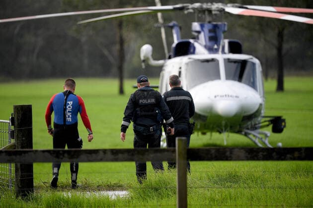 WET WEATHER DEATH NSW, Police and a PolAir helicopter crew are seen at Cobbity, south west of Sydney, Friday, April 8, 2022. A 68 year old man was found in a submerged van around 8am Friday. ( NO ARCHIVING, EDITORIAL USE ONLY, NO USE IN BOOKS WITHOUT CONSENT SYDNEY NSW AUSTRALIA  Copyright: xDANxHIMBRECHTSx 20220408001644877540