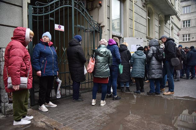 March 31, 2022, Lviv, Ukraine: People stand in a line at the UN refugee office in Lviv to register as refugees due to Russia s military invasion of Ukraine. The UN Office for Refugees, which registers refugees from Russian military aggression in Ukraine, has opened in Lviv. Each refugee will receive 2,200 hryvnias (equivalent to $ 80) from the UN each month for three months. Currently, such offices operate only in three Ukrainian cities - Lviv, Uzhhorod, and Mukachevo. Lviv Ukraine - ZUMAs197 20220331_zab_s197_096 Copyright: xPavloxPalamarchukx