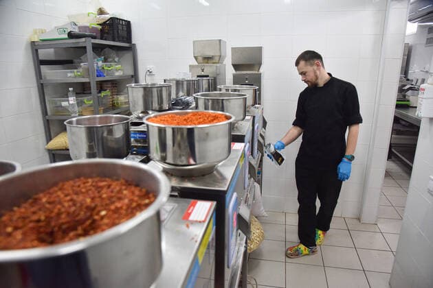 April 3, 2022, Lviv, Ukraine: A man works on a line for making dry rations in one of Lviv s food establishments for people affected by Russia s military invasion of Ukraine. The Central World Kitchen has funded the production of many thousands of packages of dry rations and energy bars for people affected by Russian troops. Production of these products was launched in one of Lviv s food establishments. Lviv Ukraine - ZUMAs197 20220403_zaa_s197_406 Copyright: xPavloxPalamarchukx