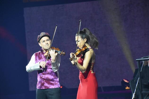 Aleksey Igudesman Violin Artist Claire Wells Violin Artist Munich 07 04 2022 Showpalast Cinema in Concert Ensemble German Film Orchestra Babelsberg, Munich