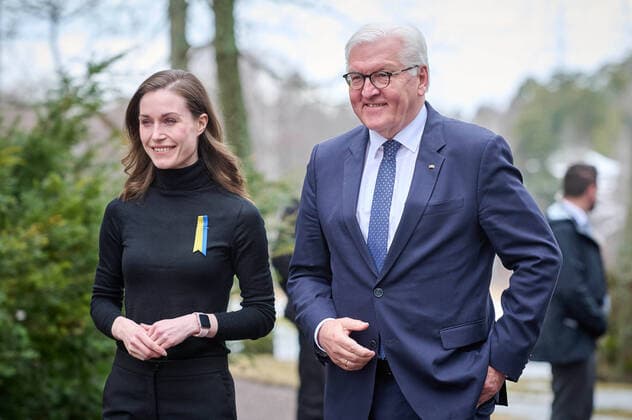 Bilder des Jahres 2022, News 04 April News Themen der Woche KW14 News Bilder des Tages Reise des Bundespräsidenten nach Helsinki in Finnland Bundespräsident Frank-Walter Steinmeier (SPD) reist am 08.04.2022 zu einem Arbeitsbesuch nach Finnland. Auf dem Programm in Helsinki stehen ein Treffen mit dem Präsidenten Finnlands Sauli Niinistö und der finnischen Ministerpräsidentin Sanna Marin, sowie die Teilnahme an einer Videoansprach des Präsidenten der Ukraine Wolodymyr Selensky im finnischen Parlament und dem Besuch des Europäischen Exzellenzzentrum für hybride Bedrohungen. Im Bild ist Sanna Marin und Frank-Walter Steinmeier zu sehen. Helsinki Finnland *** Trip of the Federal President to Helsinki in Finland Federal President Frank Walter Steinmeier SPD travels to Finland on 08 04 2022 for a working visit The program in Hels