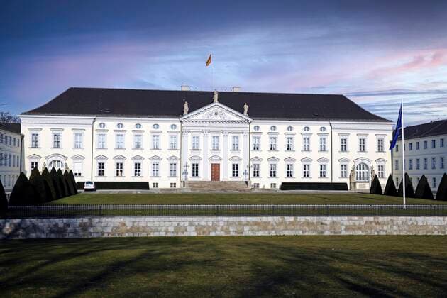 Schloss Bellevue am Morgen, Sitz des deutschen Bundespräsidenten, Berlin, Deutschland, Europa *** Bellevue Palace in the morning, seat of the German Federal President, Berlin, Germany, Europe Copyright: imageBROKER IngoxSchulz ibxisb08197221.jpg
