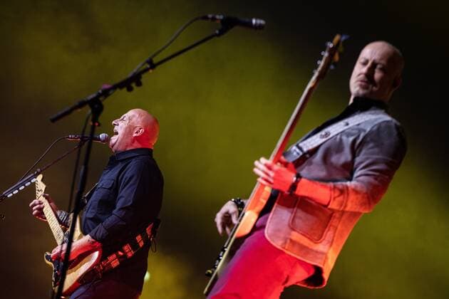 2022 04 08 19 28 27 AMSTERDAM The Zeeland band BLOF with on the left lead singer and guitarist Paskal Jakobsen and bassist Peter Slager during a performance in the Ziggo Dome The band is celebrating their thirtieth anniversary with two anniversary concerts ANP KIPPA PAUL BERGEN netherlands out belgium out  Copyright: xx x446802003x originalFilename: 446802003.jpg