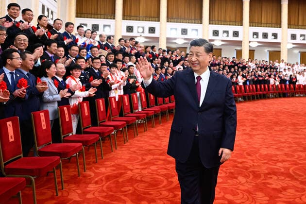 News Themen der Woche KW14 (220408) -- BEIJING, April 8, 2022 -- Xi Jinping and other Chinese leaders meet with representatives of groups and individuals who have made outstanding contributions to the Beijing 2022 Winter Olympics and Paralympics, as well as all members of the Chinese sports delegation, prior to a gathering to honor those who have made outstanding contributions to the Games at the Great Hall of the People in Beijing, capital of China, April 8, 2022. ) CHINA-BEIJING WINTER OLYMPICS-PARALYMPICS-ROLE MODELS-GATHERING (CN) LixXueren 