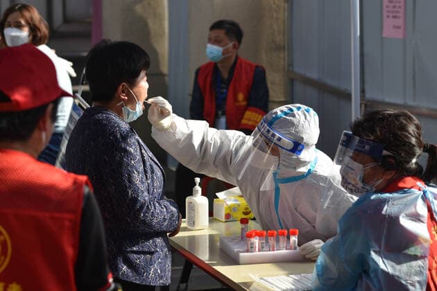 April 8, 2022, Fuyang, China: An elderly woman is being tested for COVID-19 nucleic acid in Fuyang. On April 8, 2022, there were more than 270,000 confirmed COVID-19 cases in China, and more than 150,000 asymptomatic COVID-19 cases, with more than 4,000 confirmed COVID-19 cases in Shanghai and more than 20,000 new asymptomatic COVID-19 cases. Fuyang China - ZUMAs197 20220408_zab_s197_046 Copyright: xSheldonxCooperx
