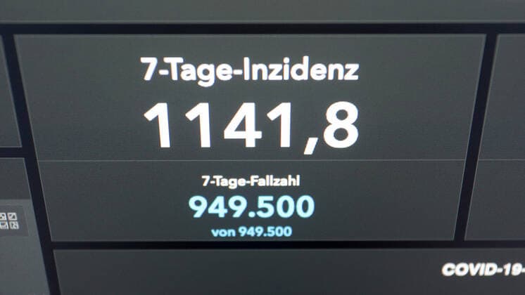 RKI dashboard, 7 day incidence is now 1141.8 7 day incidence, RKI dashboard on a monitor on 09 04 2022 in Siegen Germany.