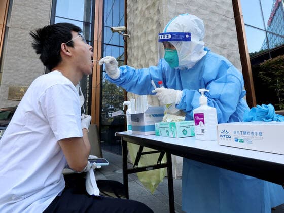 (220409) -- SHANGHAI, April 9, 2022 -- A medical worker takes a swab sample from a resident for nucleic acid test at a COVID-19 testing site in Shanghai, east China, April 9, 2022. ) CHINA-SHANGHAI-COVID-19-SCREENING (CN) ChenxJianli 