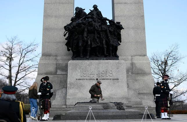 April 9, 2022, Ottawa, ON, CAN: Elder Albert Dumont leads a smudging of the National War Memorial at a ceremony commemorating the 105th anniversary of the Battle of Vimy Ridge, in Ottawa, on Saturday, April 9, 2022. Ottawa CAN  - ZUMAc35_ 20220409_zaf_c35_008 Copyright: xJustinxTangx