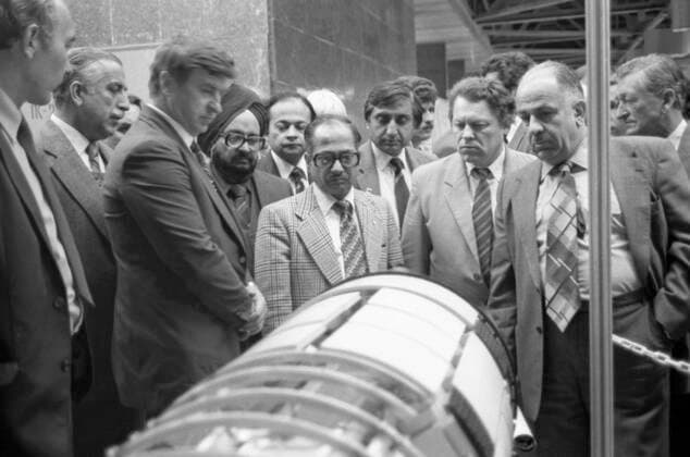 Third international exibition Coal 83 8145823 05.09.1983 Coal 83, the 3rd internatinal exhibition Equipment, machnery, devices and automation for coal industry in Donetsk, Ukrainian SSR. A delegation of the Indian coal mining ministry view the exhibits. Igor Boyko Donetsk Donetsk People s Republic  Copyright: xIgorxBoykox