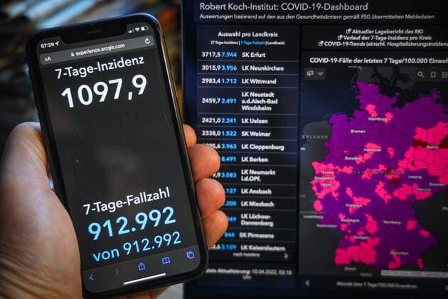 Coronavirus in Germany Covid 19 Robert Koch Institute dashboard 10 04 2022 Robert Koch Institute 7 days incidence 1097.9 7 days number of cases 912 992 COVID 19 cases 22 647 197 addition of 55 471 compared to previous day COVID 19 deaths 131 715 addition of 36 compared to previous day