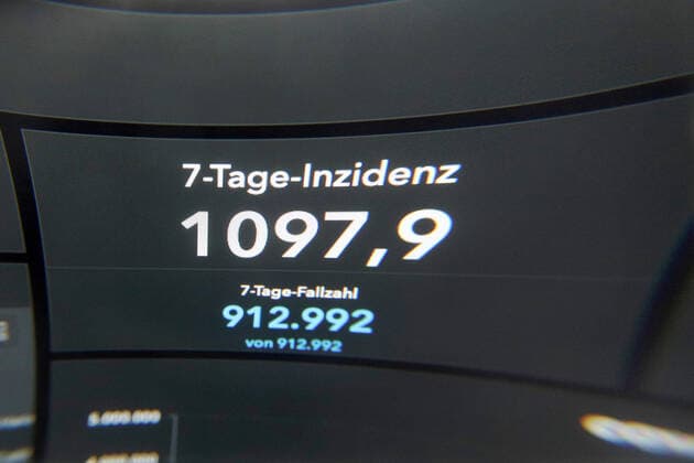 RKI dashboard, 7 day incidence is now 1097.9 7 day incidence, RKI dashboard on a monitor on 10 04 2022 in Siegen Germany.