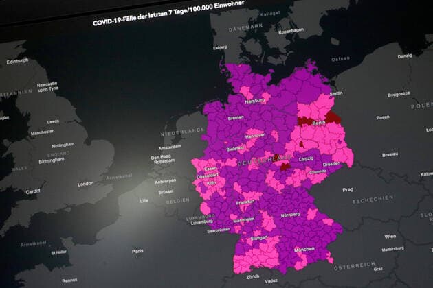 RKI dashboard, 7 day incidence is now 1097.9 7 day incidence, RKI dashboard on a monitor on 10 04 2022 in Siegen Germany.