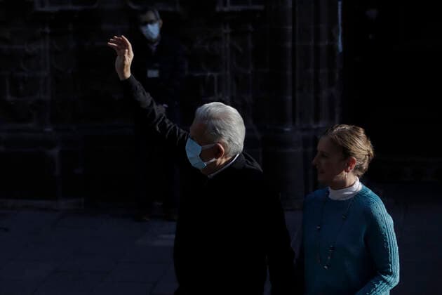 Revocation Of Mandate In Mexico AndrÃ s Manuel Lopez Obrador, Constitutional President of the United Mexican States, and Beatriz GutiÃ rrez Müller, Honorary President of the Honorary Advisory Council of the National Coordination of Historical and Cultural Memory of Mexico, bid farewell to the press as they leave the Art Museum of the Ministry of Finance and Public Credit (SHCP), located at 4 Moneda Street in the Historic Centre of Mexico City, where they cast their vote in the Popular Consultation for the Revocation of Mandate in Mexico. The purpose of the recall referendum is to ask Mexican citizens whether or not to remove the current president of Mexico, AndrÃ s Manuel Lopez Obrador. Mexico City Mexico City Mexico  Copyright: xGerardoxVieyrax originalFilename: vieyra-notitle220410_npn2v.jpg