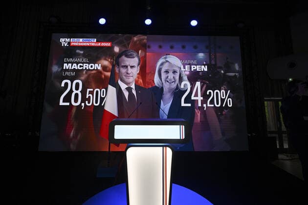 News Themen der Woche KW14 News Bilder des Tages Soiree du Premier Tour des Elections Presidentielles - Marine Le Pen - candidate Rassemblement National score provisoire a 20h a la fin du premier tour Emmanuel Macron 28,5 Marine Le Pen 24,2 NEWS : Soiree du Premier Tour - Marine Le Pen - Paris - 10 04 2022 JBAutissier Panoramic 