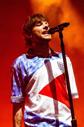 Louis Tomlinson In Concert Former One Direction singer Louis Tomlinson performs live at Mediolanum Forum in Milano, Italy, on April 10, 2022 Milan Italy  Copyright: xMairoxCinquettix originalFilename: cinquetti-louistom220410_npmFt.jpg