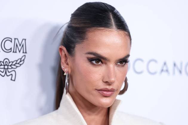 The Daily Front Row s 6th Annual Fashion Los Angeles Awards Brazilian model Alessandra Ambrosio arrives at The Daily Front Row s 6th Annual Fashion Los Angeles Awards presented by Yes I Am Cacharel, Moroccanoil, Sunglass Hut, MCM, FIJI, Whispering Angel, and Sleep Spa Hastens held at the Beverly Wilshire, A Four Seasons Hotel on April 10, 2022 in Beverly Hills, Los Angeles, California, United States. Beverly Wilshire, A Four Seasons Hotel, Beverly Hills, Los Angeles, California California United States Copyright: xImagexPressxAgencyx originalFilename: collin-thedaily220411_npCvm.jpg
