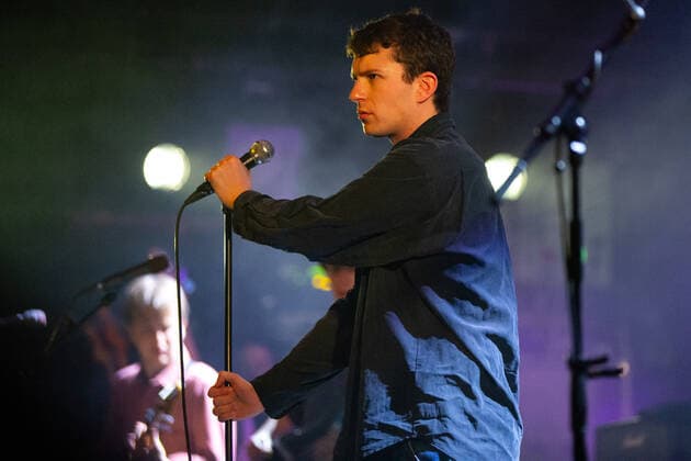 Shame live in Oslo, Norway Oslo, Norway. 10th, April 2022. The English post-punk band Shame performs a live concert at Parkteatret in Oslo. Here vocalist Charlie Steen is seen live on stage. Oslo Norway  Copyright: xGonzalesxPhoto Per-OttoxOppix