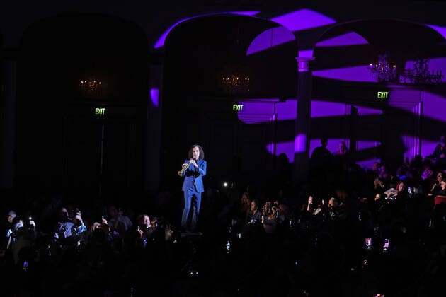 FORT LAUDERDALE, FL - APRIL 10: Kenny G performs at The Parker on April 10, 2022 in Fort Lauderdale Florida. Copyright: xmpi04x