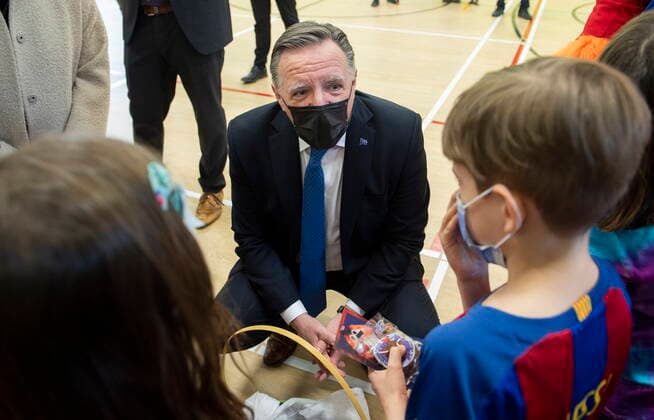 April 11, 2022, Montreal, PQ, Canada: Quebec Premier Francois Legault speaks to children during a visit to a school in Montreal, Monday, April 11, 2022. Montreal Canada  - ZUMAc35_ 20220411_zaf_c35_019 Copyright: xGrahamxHughesx