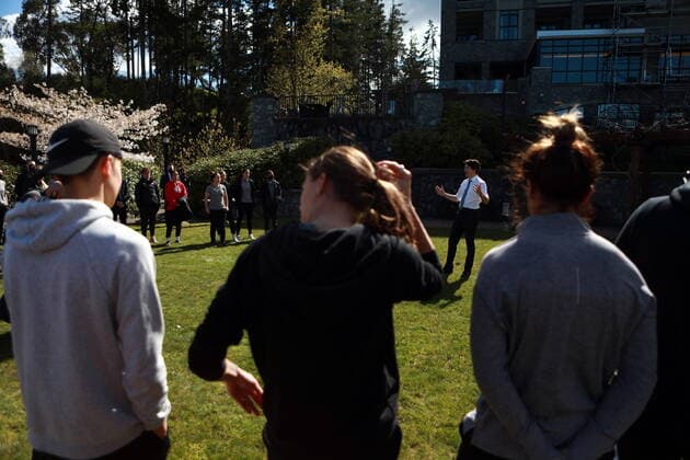 April 11, 2022, LANGFORD, BC, CAN: Prime Minister Justin Trudeau stops in for a surprise visit to the women s national soccer team warmup while at Bear Mountain Resort to wish them good luck before their game tonight in Langford, B.C., Monday, April 11, 2022. LANGFORD CAN  - ZUMAc35_ 20220411_zaf_c35_078 Copyright: xChadxHipolitox