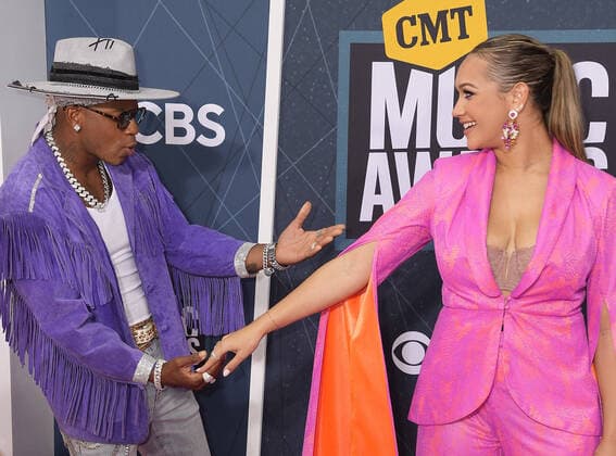 Entertainment Themen der Woche KW15 Entertainment Bilder des Tages April 11, 2022, Nashville, TN, USA: Jimmie Allen, Alexis Gale attend the 2022 CMT Music Awards at Nashville Municipal Auditorium on April 11, 2022 in Nashville, Tennessee. Nashville USA - ZUMAs181 20220411_zea_s181_051 Copyright: xImagespacex