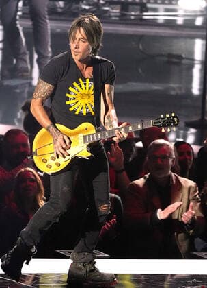 April 11, 2022, Nashville, TN, USA: Keith Urban performs at the 2022 CMT Music Awards at Nashville Municipal Auditorium on April 11, 2022 in Nashville, Tennessee. Nashville USA - ZUMAs181 20220411_zea_s181_148 Copyright: xImagespacex