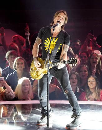 April 11, 2022, Nashville, TN, USA: Keith Urban performs at the 2022 CMT Music Awards at Nashville Municipal Auditorium on April 11, 2022 in Nashville, Tennessee. Nashville USA - ZUMAs181 20220411_zea_s181_149 Copyright: xImagespacex