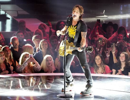 April 11, 2022, Nashville, TN, USA: Keith Urban performs at the 2022 CMT Music Awards at Nashville Municipal Auditorium on April 11, 2022 in Nashville, Tennessee. Nashville USA - ZUMAs181 20220411_zea_s181_152 Copyright: xImagespacex