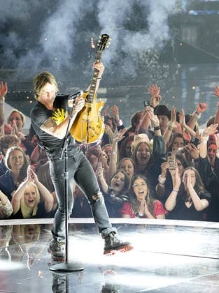 April 11, 2022, Nashville, TN, USA: Keith Urban performs at the 2022 CMT Music Awards at Nashville Municipal Auditorium on April 11, 2022 in Nashville, Tennessee. Nashville USA - ZUMAs181 20220411_zea_s181_155 Copyright: xImagespacex