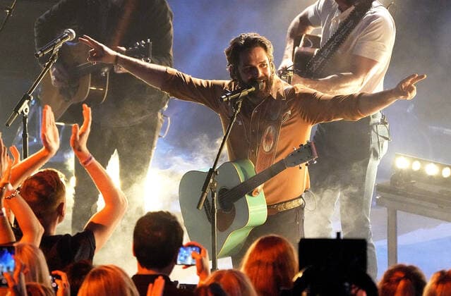 April 11, 2022, Nashville, TN, USA: Thomas Rhett performs at the 2022 CMT Music Awards at Nashville Municipal Auditorium on April 11, 2022 in Nashville, Tennessee. Nashville USA - ZUMAs181 20220411_zea_s181_172 Copyright: xImagespacex