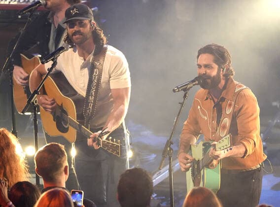 April 11, 2022, Nashville, TN, USA: Riley Green, Thomas Rhett perform at the 2022 CMT Music Awards at Nashville Municipal Auditorium on April 11, 2022 in Nashville, Tennessee. Nashville USA - ZUMAs181 20220411_zea_s181_177 Copyright: xImagespacex