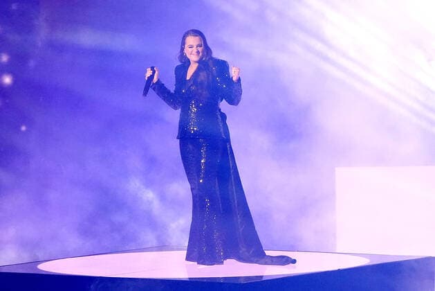 April 11, 2022, Nashville, TN, USA: Gabby Barrett performs at the 2022 CMT Music Awards at Nashville Municipal Auditorium on April 11, 2022 in Nashville, Tennessee. Nashville USA - ZUMAs181 20220411_zea_s181_189 Copyright: xImagespacex