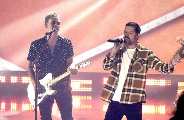 April 11, 2022, Nashville, TN, USA: Walker Hayes performs at the 2022 CMT Music Awards at Nashville Municipal Auditorium on April 11, 2022 in Nashville, Tennessee. Nashville USA - ZUMAs181 20220411_zea_s181_194 Copyright: xImagespacex
