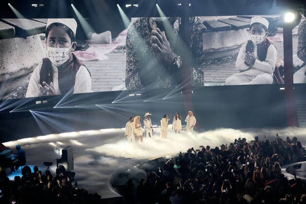 Jimmie Allen, center left, and Monica, center right, and members of Little Big Town Jimi Westbrook, from left, Kimberly Schlapman, Karen Fairchild and Phillip Sweet perform at the CMT Music Awards at the Municipal Auditorium in Nashville, Tennessee, Monday, April 11, 2022. JPS20220411010 JohnxSommersxII