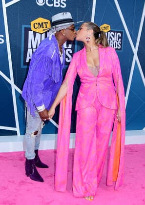 11 April 2022 - Nashville, Tennessee - Jimmie Allen, Alexis Gale. 2022 CMT Music Awards held at Nashville Municipal Auditorium. Nashville USA - ZUMAa123 20220411_zaa_a123_156 Copyright: xDara-MichellexFarrx