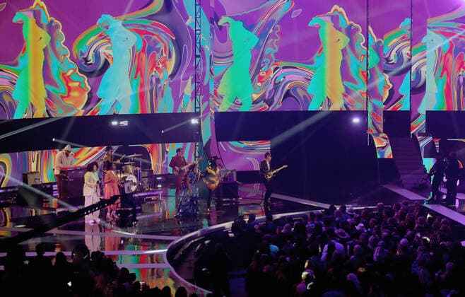 Mickey Guyton, left, and Eric Burton of Black Pumas perform at the CMT Music Awards at the Municipal Auditorium in Nashville, Tennessee, Monday, April 11, 2022.  JPS20220411022 JohnxSommersxII