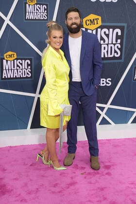 April 11, 2022, Nashville, TN, USA: Jordan Davis, Kristen O Connor Davis attend the 2022 CMT Music Awards at Nashville Municipal Auditorium on April 11, 2022 in Nashville, Tennessee. Nashville USA - ZUMAs181 20220411_zea_s181_260 Copyright: xImagespacex