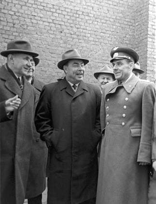 Alexei Kosygin, Leonid Brezhnev and Vladimir Komarov 616401 12.04.1967 From left: Soviet Premier Alexei Kosygin, General Secretary of the CPSU Leonid Brezhnev and cosmonaut Vladimir Komarov. Alexander Mokletsov Sputnik Moscow Russia  Copyright: xAlexanderxMokletsovx