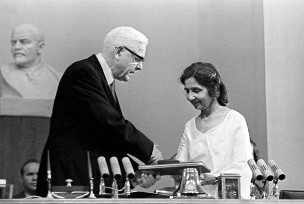 International Lenin Peace Prize 741768 12.04.1965 Chairman of the International Lenin Peace Prize Committee, Academician Dmitry Vladimirovich Skobeltsin is awarding Indian political and public figure Aruna Asaf Ali the International Lenin Prize for Strengthening Peace Among Peoples. Vasily Sputnik Moscow Russia  Copyright: xVasilyx