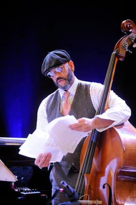 Der amerikanische Jazz-Bassist Eric Revis in der Philharmonie Essen. The American jazz bassist Eric Revis iat the Philharmonie Essen. Essen NRW DEU;DE;GERMANY;DEUTSCHLAND;ALLEMAGNE