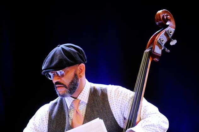 Der amerikanische Jazz-Bassist Eric Revis in der Philharmonie Essen. The American jazz bassist Eric Revis iat the Philharmonie Essen. Essen NRW DEU;DE;GERMANY;DEUTSCHLAND;ALLEMAGNE