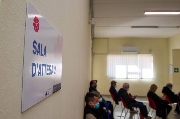 COVID: Italy Starts Giving Fourth Jab Rieti is a pioneer in Italy for the fourth dose vaccination, for patients over 80 and frail over 60. Administration carried out at the former Bosi vaccination centre opened during the vaccine administration campaign. In Rieti, Italy, 12 April, 2022. Rieti Italy  Copyright: xRiccardoxFabix originalFilename: fabi-notitle220412_npzQw.jpg