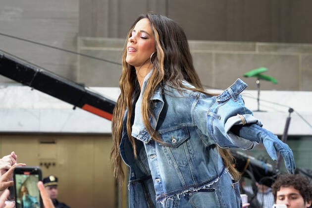 April 12, 2022, New York, NY, USA: CAMILA CABELLO performs on the Today Show, .Rockefeller Center, NYC.April 12, 2022. New York USA - ZUMAms4_ 20220412_zaf_ms4_007 Copyright: xSoniaxMoskowitzxGordonx