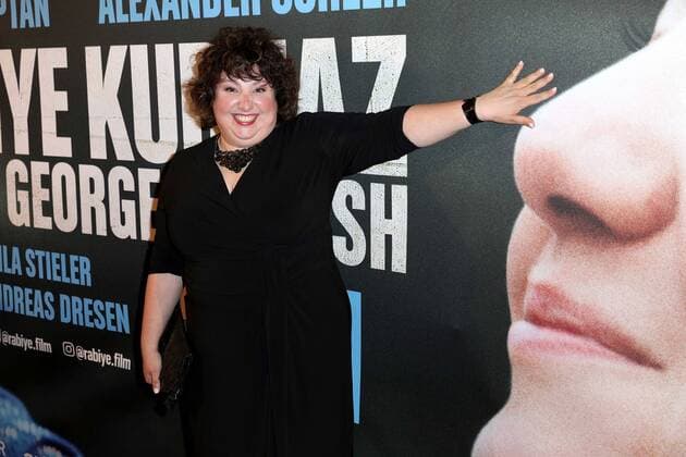 Bilder des Jahres 2022, Entertainment 04 April Entertainment Themen der Woche KW15 Entertainment Bilder des Tages Entertainment Bilder des Tages Premiere RABIYE KURNAZ GEGEN GEORGE W. BUSH am 12.04.2022 in der Lichtburg in Essen Meltem Kaptan *** Premiere RABIYE KURNAZ AGAINST GEORGE W BUSH on 12 04 2022 at the Lichtburg in Essen Meltem Kaptan xTSx